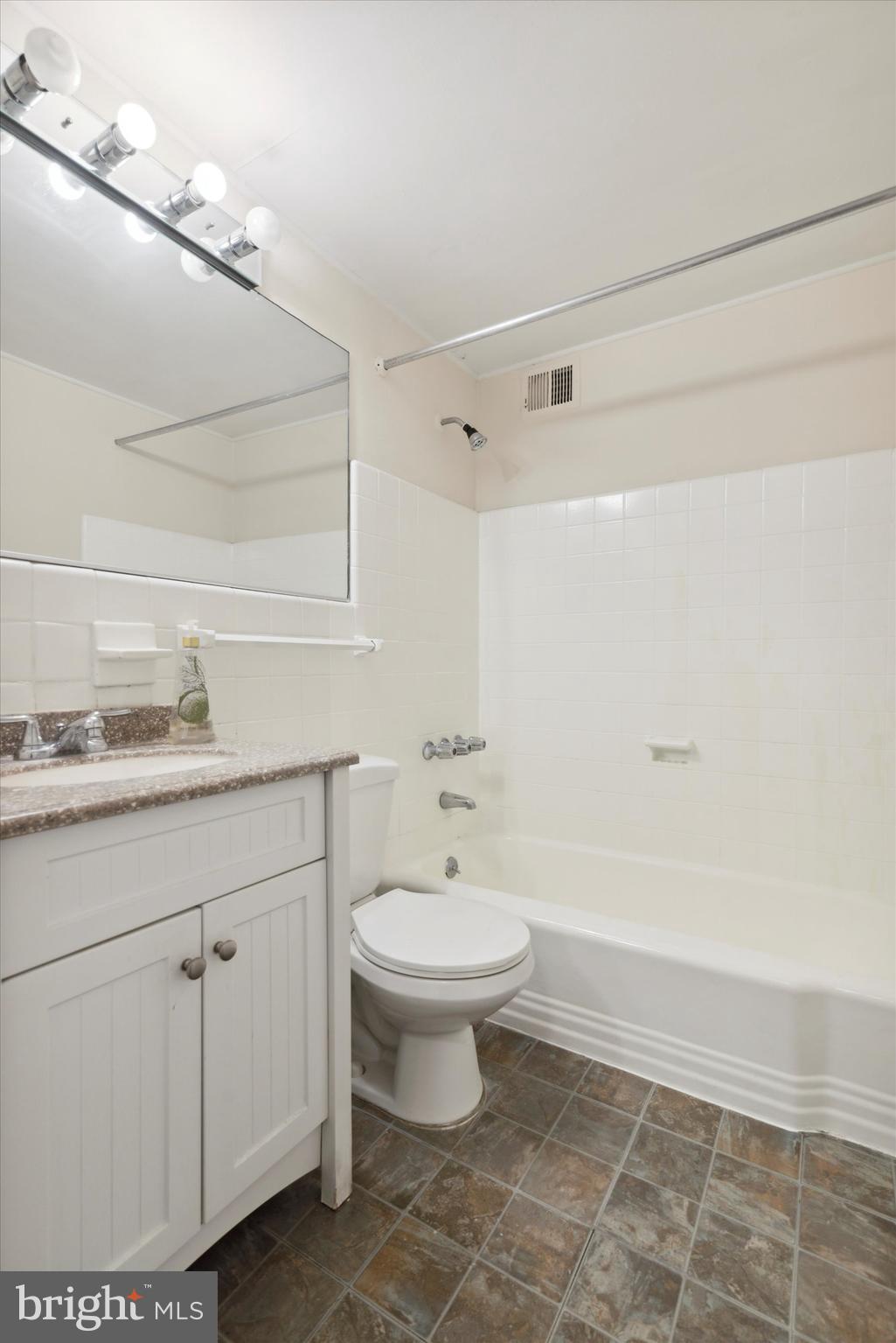 2101 Chestnut Street, Unit 213 Philadelphia, PA 19103 - Photo 19 of 23