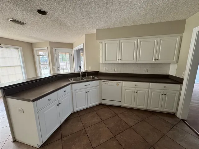 $2,400 | 183 Wood Crest Circle, Brunswick, GA 31525