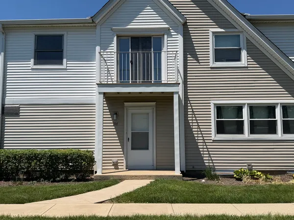 $279,900 | 716 Inverrary Lane, Unit D, Deerfield, IL 60015