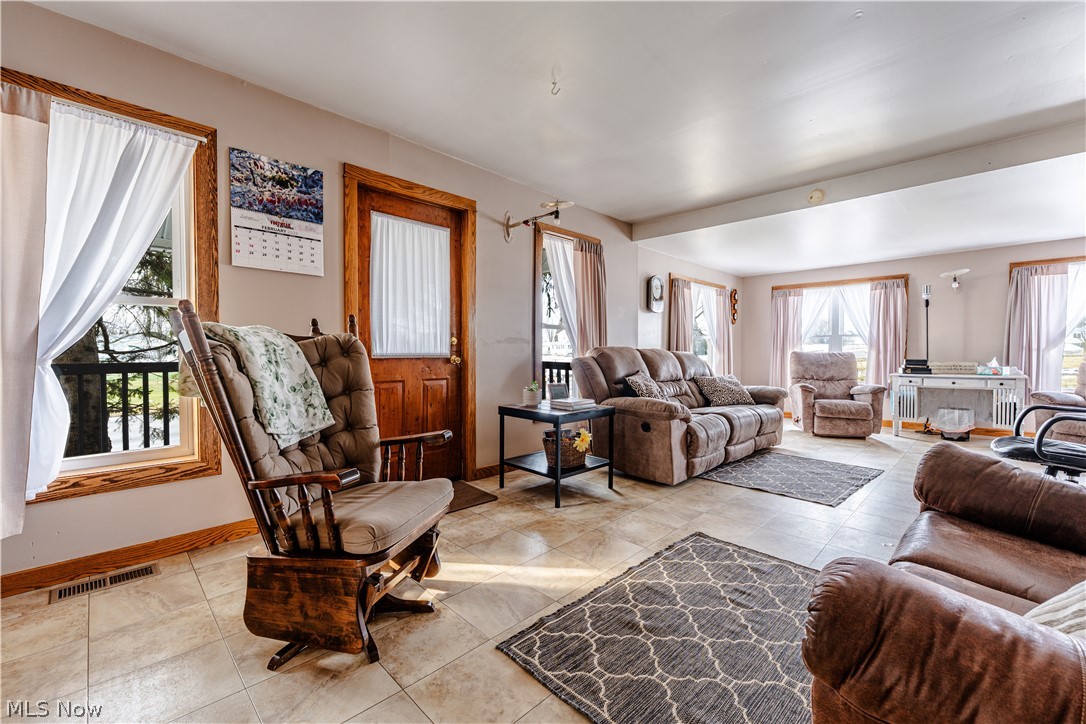 16350 Nauvoo Road Middlefield, OH 44062 - Photo 20 of 50 Living room with baseboards and light tile patterned flooring