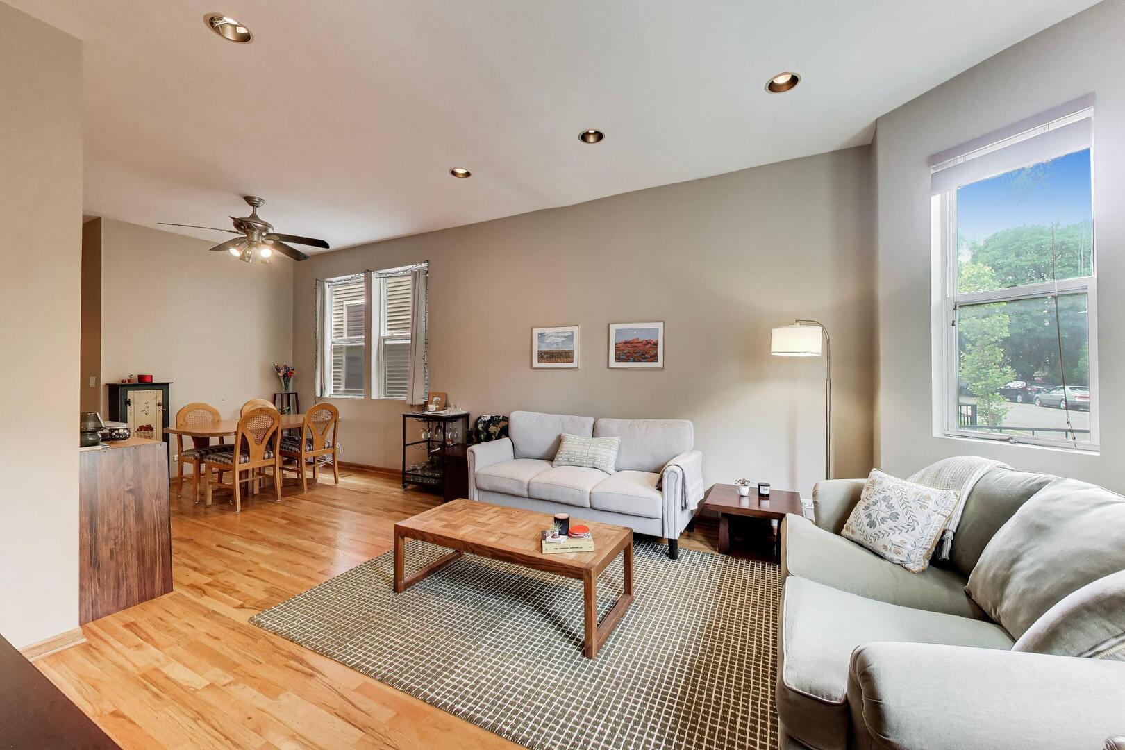 2141 North Point Street, Unit 1F Chicago, IL 60647 - Photo 3 of 30