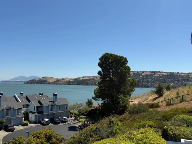 $380,000 | 611 Sea Ranch Court, Unit 6, Vallejo, CA 94591