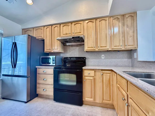 $380,000 | 611 Sea Ranch Court, Unit 6, Vallejo, CA 94591