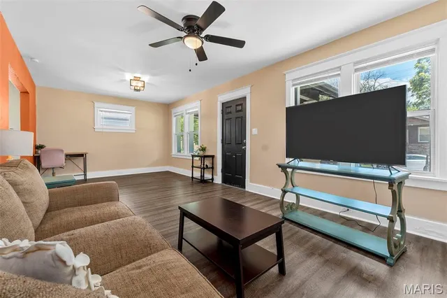 $135,000 | 19 Lee Avenue, Ferguson, MO 63135