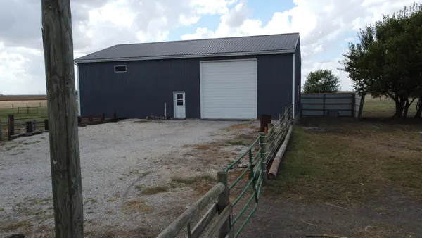 $405,000 | 1985 North 670 East Road, Gilman, IL 60938