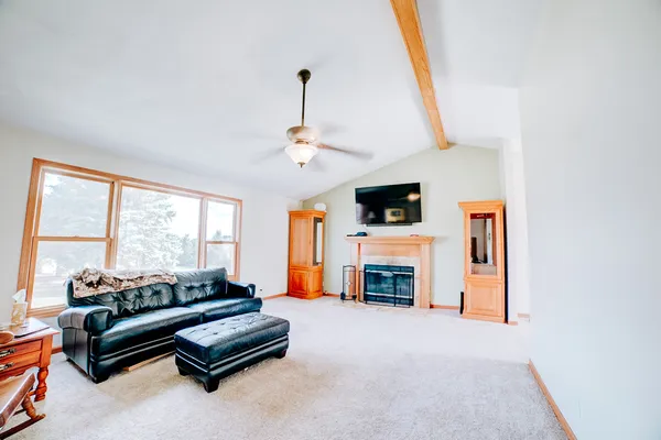 $405,000 | 1985 North 670 East Road, Gilman, IL 60938