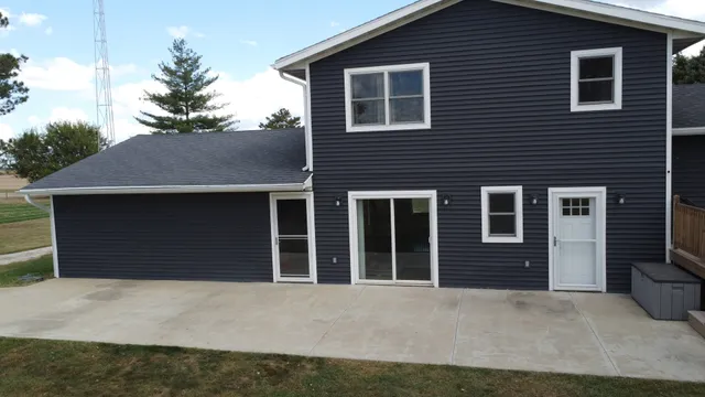 $459,900 | 1985 North 670 East Road, Gilman, IL 60938