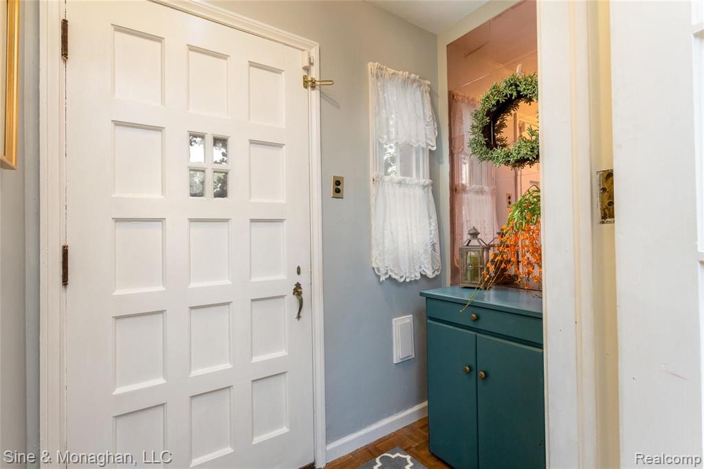 415 Maison Road Grosse Pointe Farms, MI 48236 - Photo 3 of 50