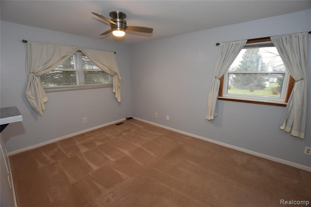 1231 Stonehenge Road Flint, MI 48532 - Photo 12 of 20