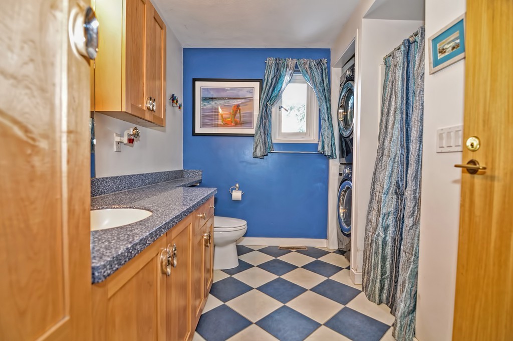 7 Colonel Gridley Road Sharon, MA 02067 - Photo 11 of 30 Gallery Image 11