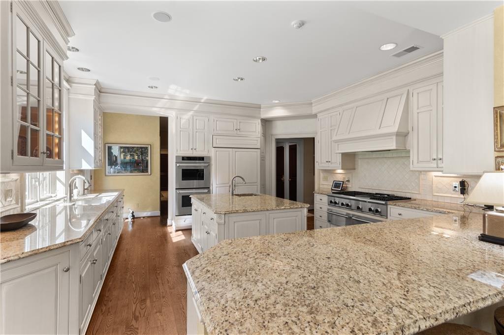 282 Justabout Road Venetia, PA 15367 - Photo 18 of 50 a large kitchen with stainless steel appliances and a counter top space