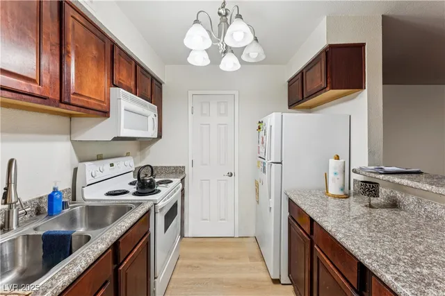 $199,999 | 2451 North Rainbow Boulevard, Unit 1083, Las Vegas, NV 89108
