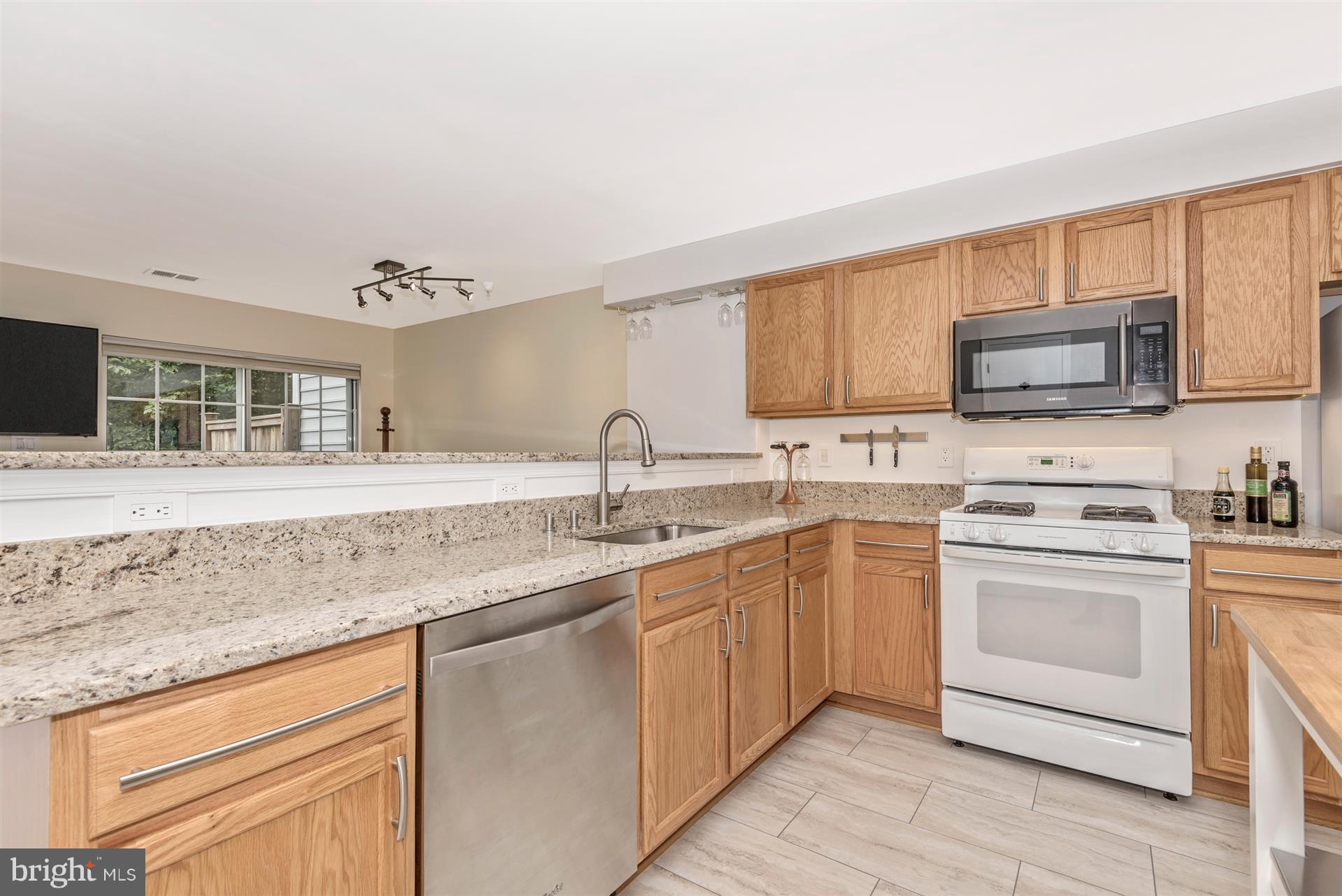 13974 Lullaby Road, Unit 3 Germantown, MD 20874 - Photo 16 of 28 Kitchen with granite counter tops