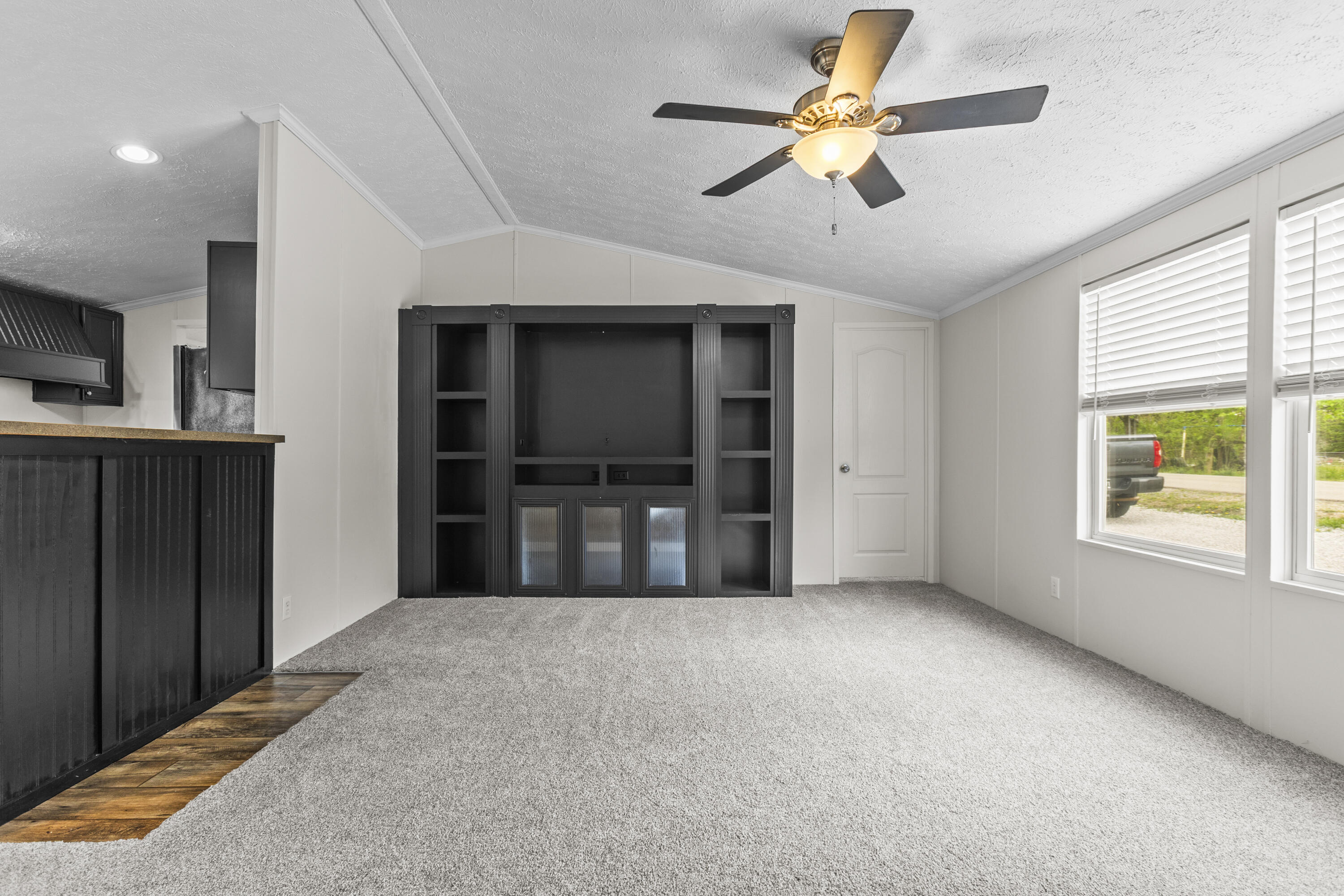1074 Jones Road Clay City, KY 40312 - Photo 6 of 34 Living Room