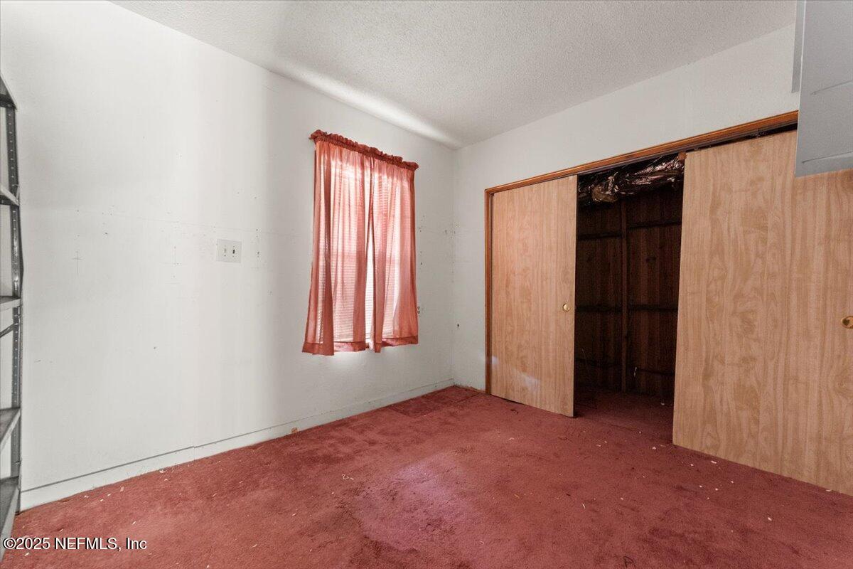 478 Harris Road Lake City, FL 32055 - Photo 17 of 43 an empty room with windows and closet