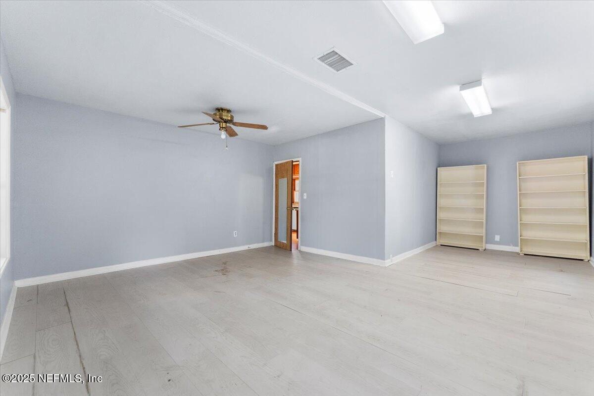478 Harris Road Lake City, FL 32055 - Photo 23 of 43 an empty room with ceiling fan and window