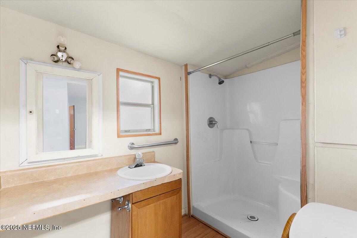 478 Harris Road Lake City, FL 32055 - Photo 25 of 43 a bathroom with a sink mirror toilet and bathtub