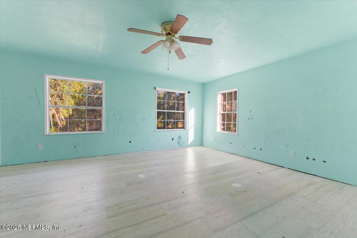 478 Harris Road Lake City, FL 32055 - Photo 26 of 43 an empty room with ceiling fan and window