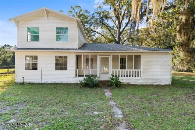 a view of a house with a yard