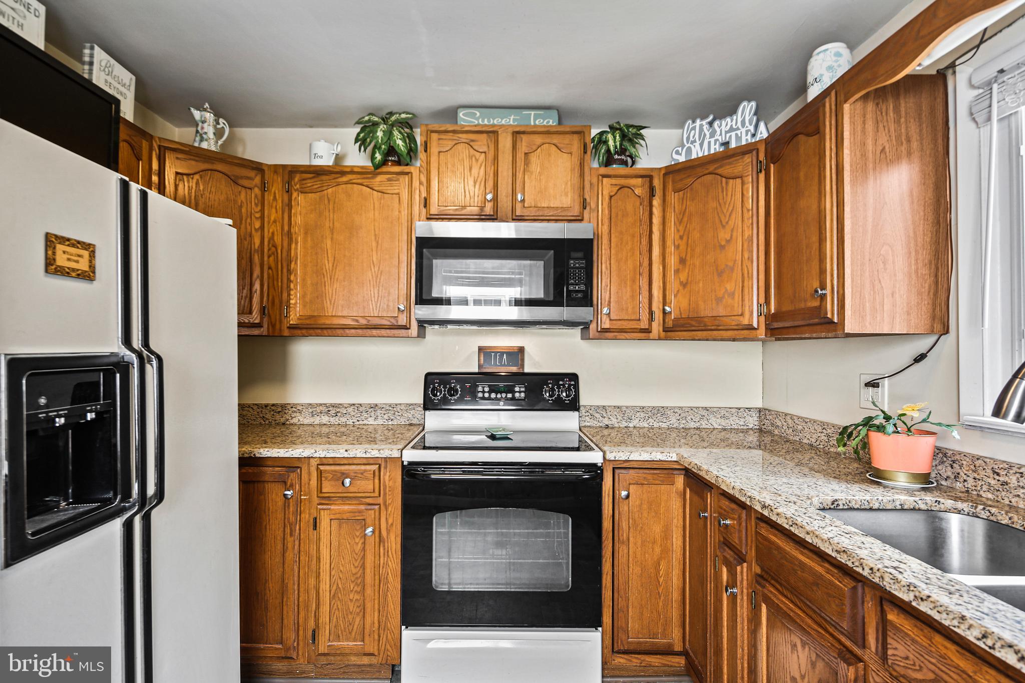 5909 Meadow Road Baltimore, MD 21206 - Photo 3 of 31 Gallley Kitchen w/ Granite Counters