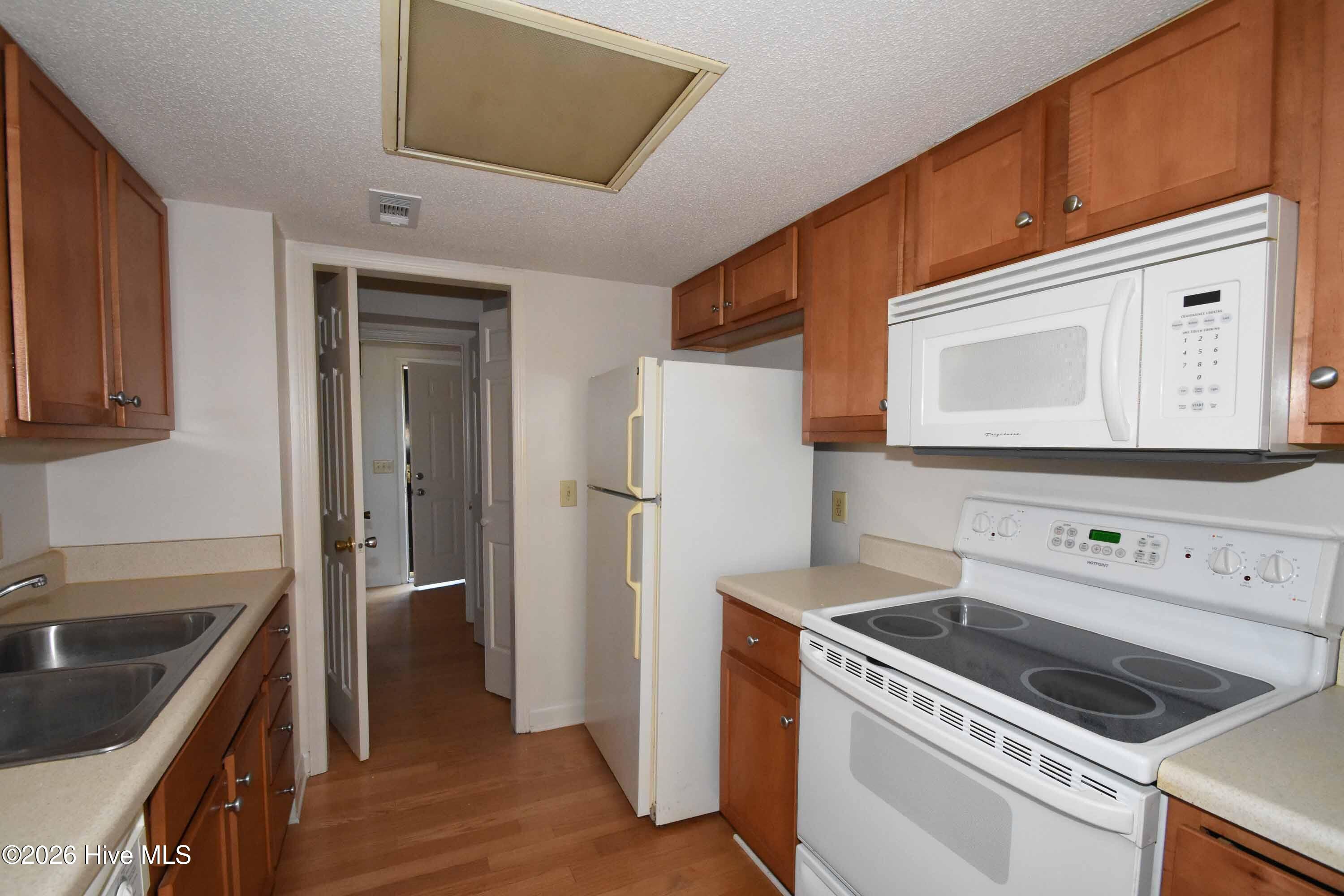 1829 Quail Ridge Road, Unit K Greenville, NC 27858 - Photo 5 of 23