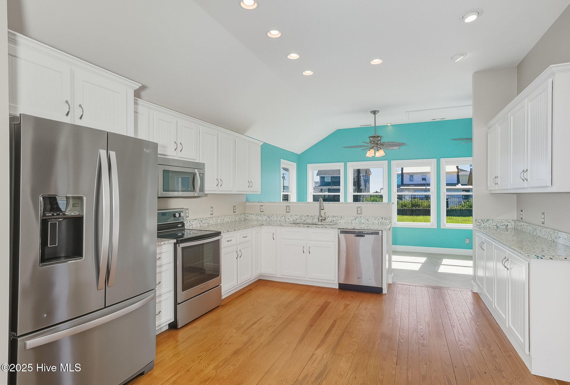 209 West Terminal Boulevard Atlantic Beach, NC 28512 - Photo 11 of 35 18-web-or-mls-chadwick-visuals-209-w-ter