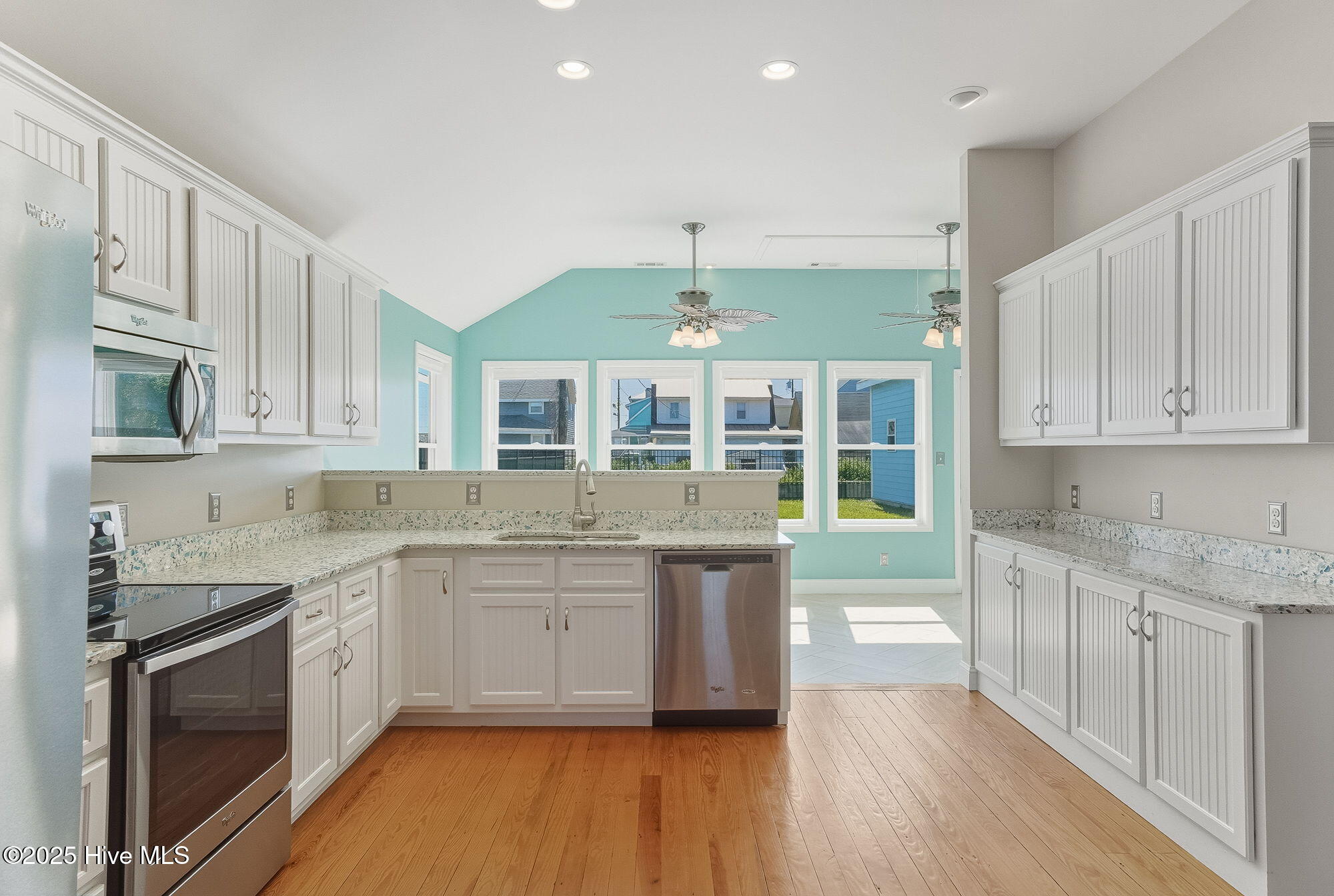 209 West Terminal Boulevard Atlantic Beach, NC 28512 - Photo 12 of 35 19-web-or-mls-chadwick-visuals-209-w-ter