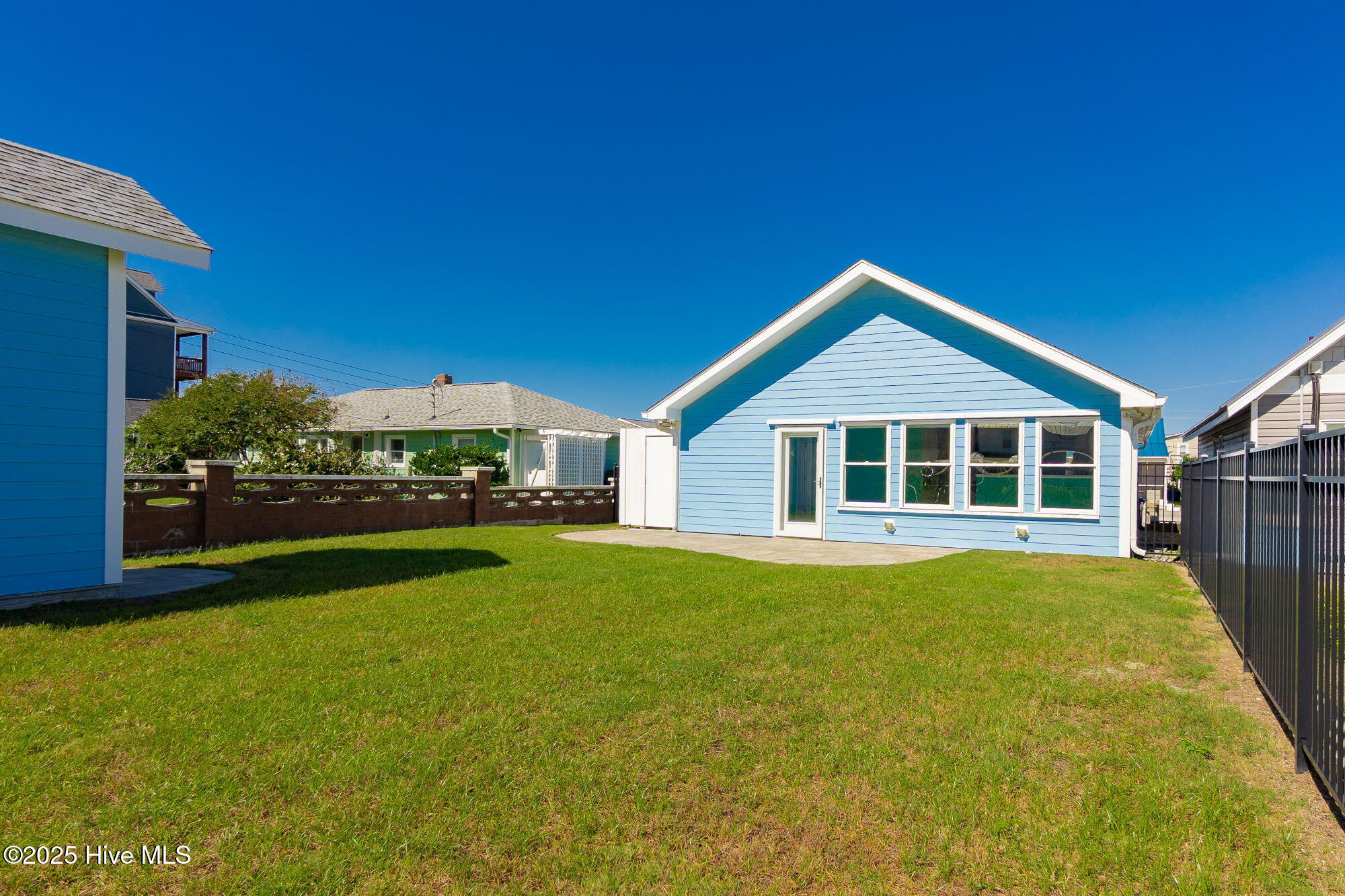 209 West Terminal Boulevard Atlantic Beach, NC 28512 - Photo 26 of 35 29-web-or-mls-chadwick-visuals-209-w-ter