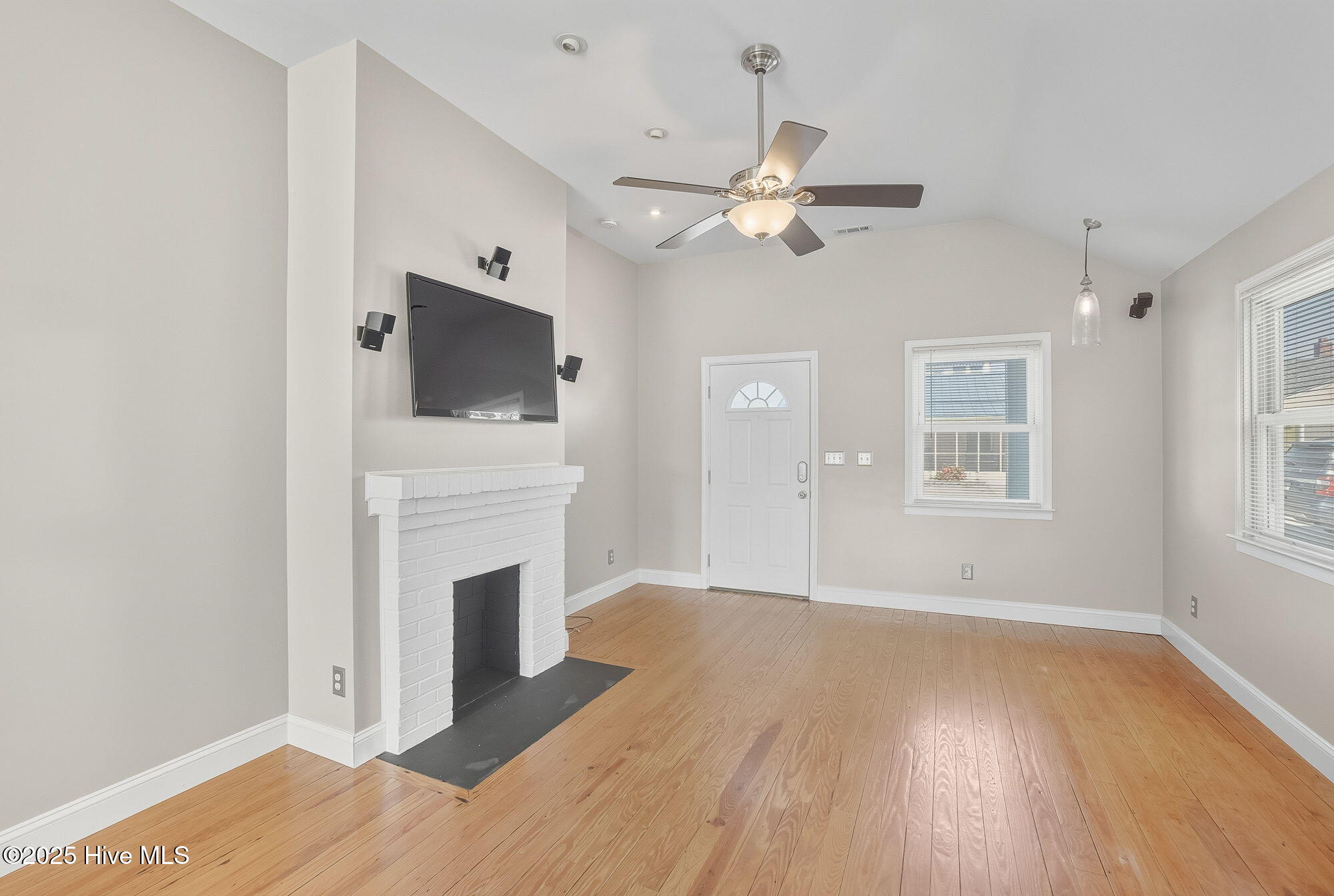 209 West Terminal Boulevard Atlantic Beach, NC 28512 - Photo 4 of 35 16-web-or-mls-chadwick-visuals-209-w-ter