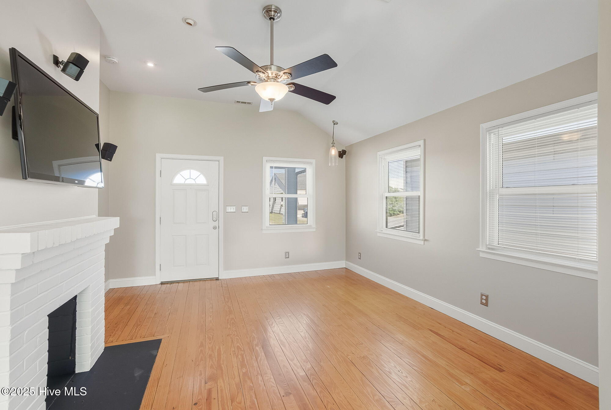 209 West Terminal Boulevard Atlantic Beach, NC 28512 - Photo 6 of 35 15-web-or-mls-chadwick-visuals-209-w-ter