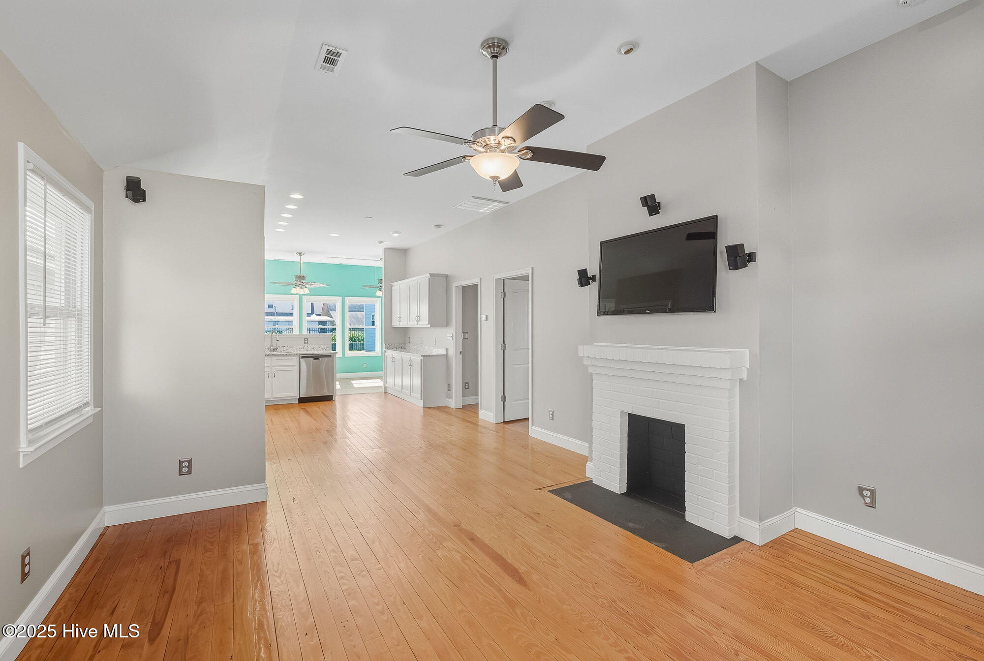 209 West Terminal Boulevard Atlantic Beach, NC 28512 - Photo 7 of 35 17-web-or-mls-chadwick-visuals-209-w-ter