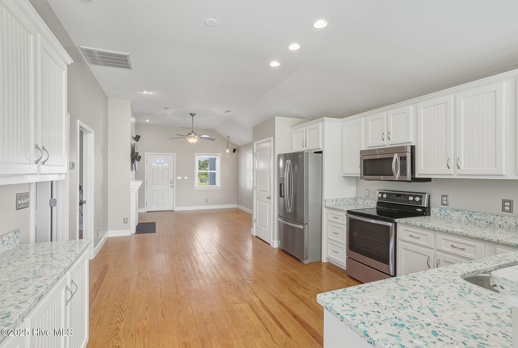 209 West Terminal Boulevard Atlantic Beach, NC 28512 - Photo 8 of 35 20-web-or-mls-chadwick-visuals-209-w-ter