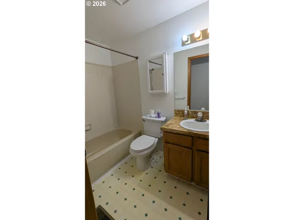 $425,000 | 4040 Southeast Wynnwood Drive, Hillsboro, OR 97123