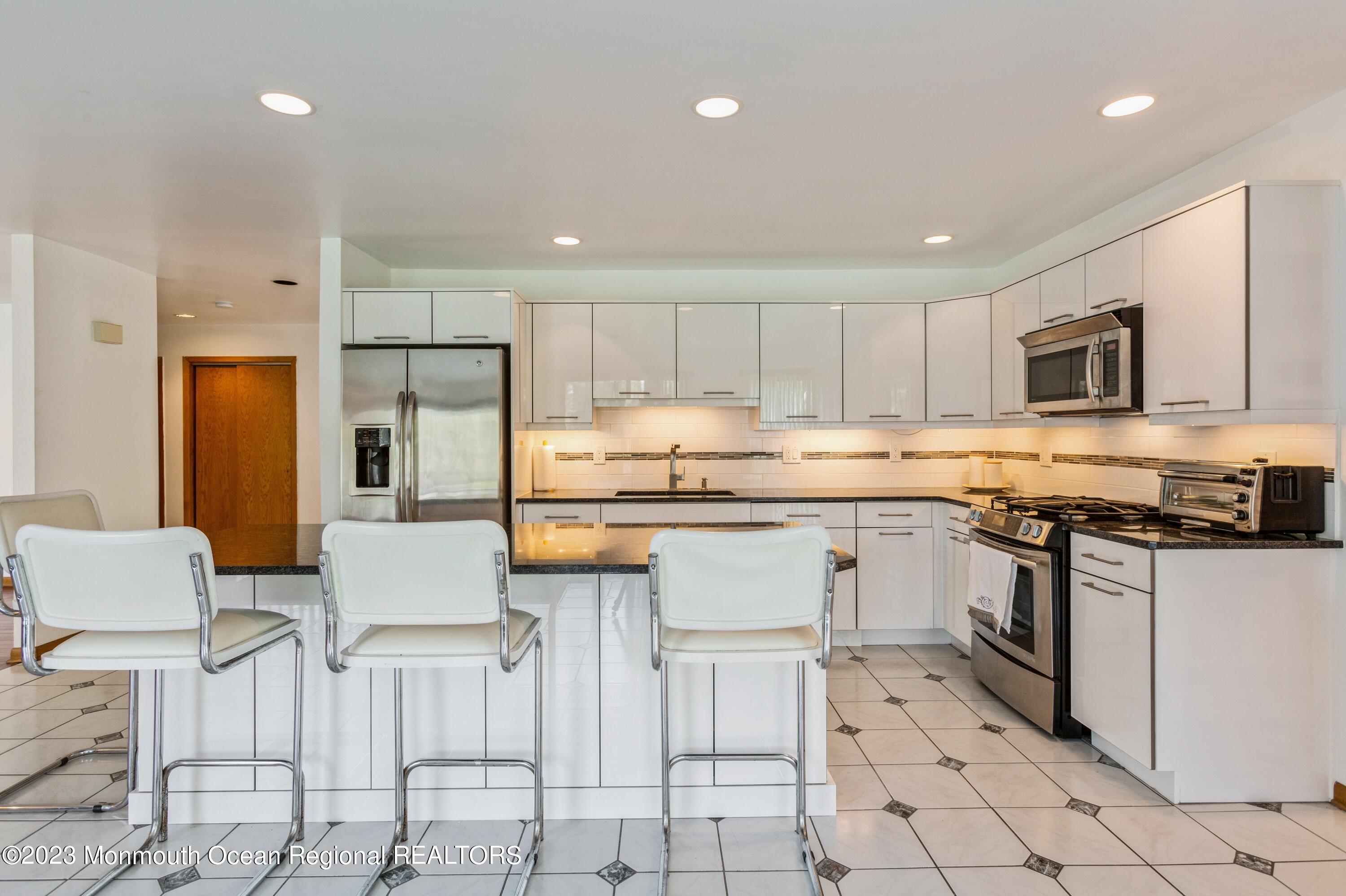 1121 Cooper Road Scotch Plains, NJ 07076 - Photo 11 of 43 10_1121CooperRd_2010_HiRes