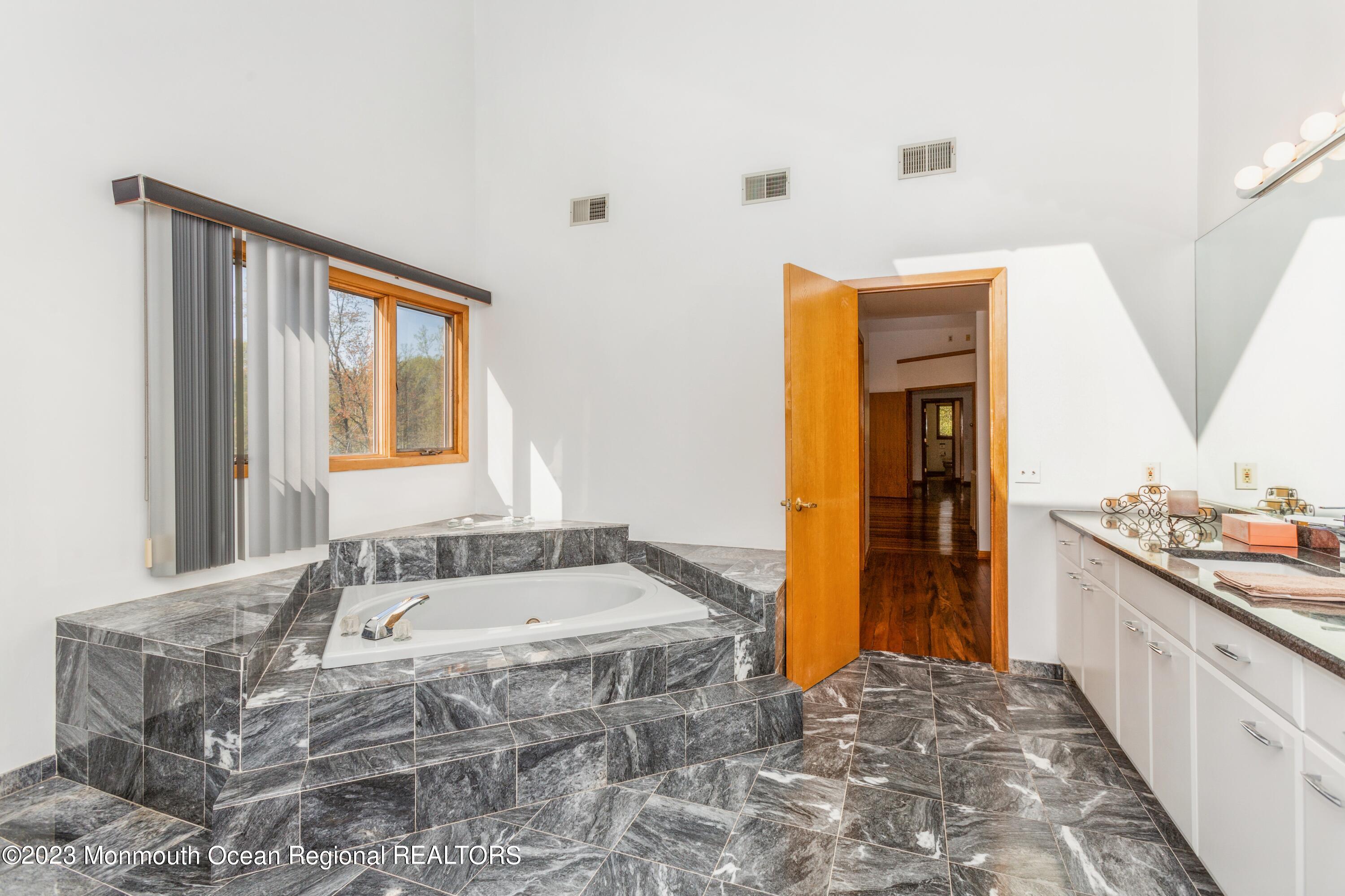1121 Cooper Road Scotch Plains, NJ 07076 - Photo 22 of 43 24_1121CooperRd_2025_HiRes