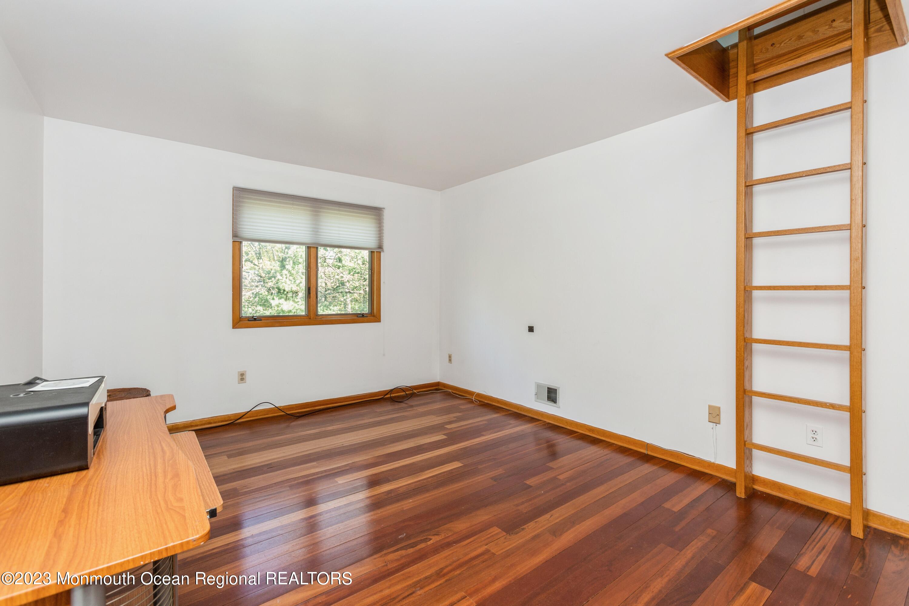 1121 Cooper Road Scotch Plains, NJ 07076 - Photo 29 of 43 30_1121CooperRd_2031_HiRes