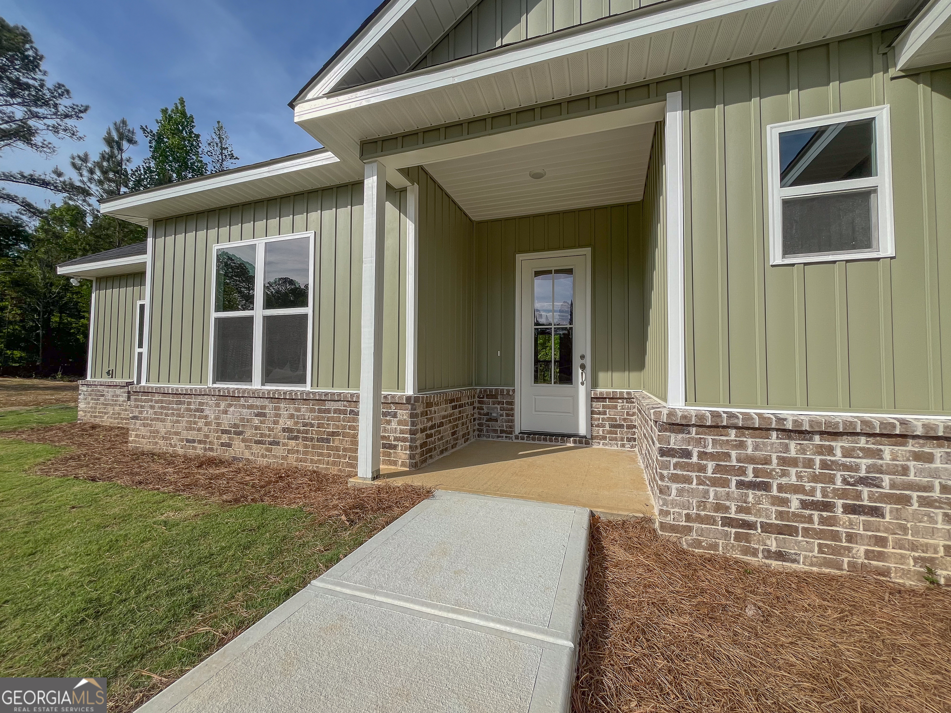 711 Flanders Lane Dublin, GA 31021 - Photo 4 of 49 front view of a house