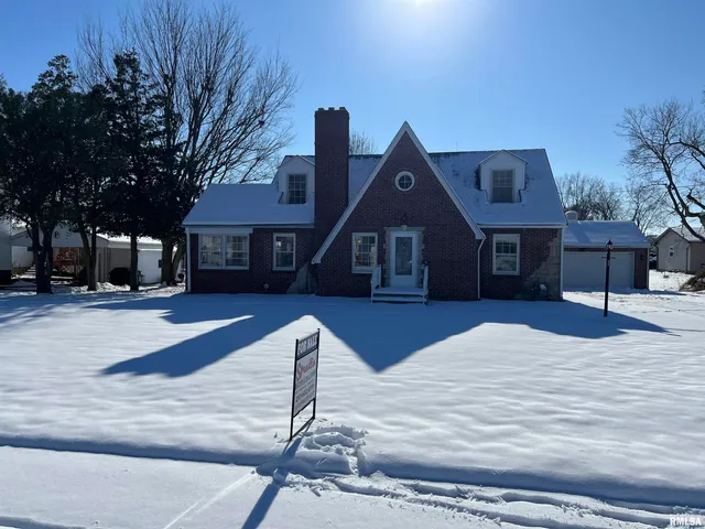 $169,900 | 215 East Vandalia Road, South Jacksonville, IL 62650