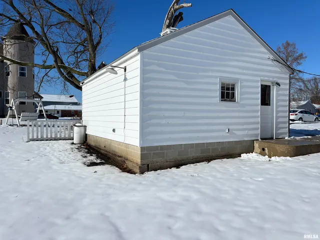 $169,900 | 215 East Vandalia Road, South Jacksonville, IL 62650