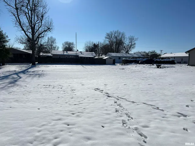 $169,900 | 215 East Vandalia Road, South Jacksonville, IL 62650