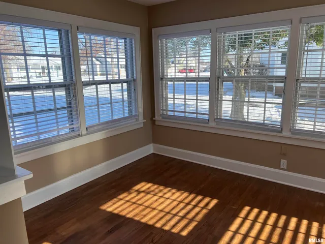 $169,900 | 215 East Vandalia Road, South Jacksonville, IL 62650