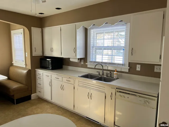 $169,900 | 215 East Vandalia Road, South Jacksonville, IL 62650