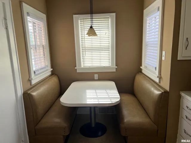 $169,900 | 215 East Vandalia Road, South Jacksonville, IL 62650