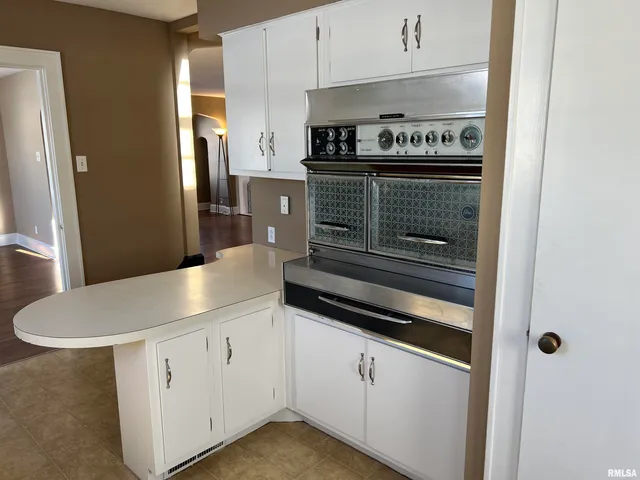 $169,900 | 215 East Vandalia Road, South Jacksonville, IL 62650