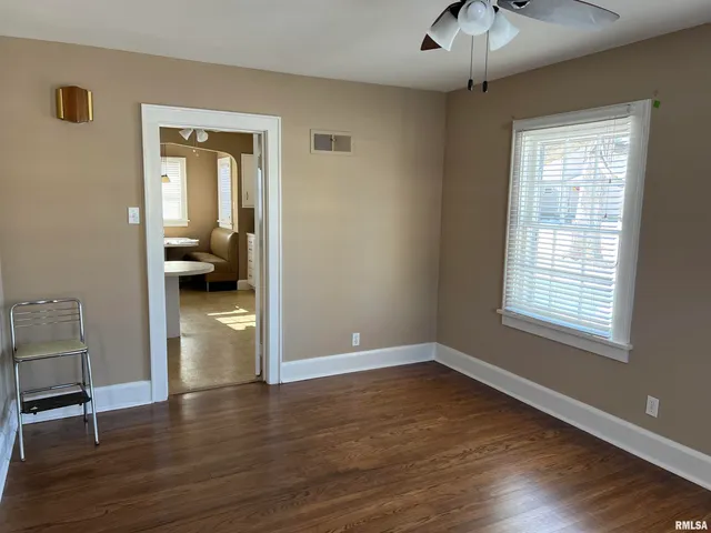 $169,900 | 215 East Vandalia Road, South Jacksonville, IL 62650