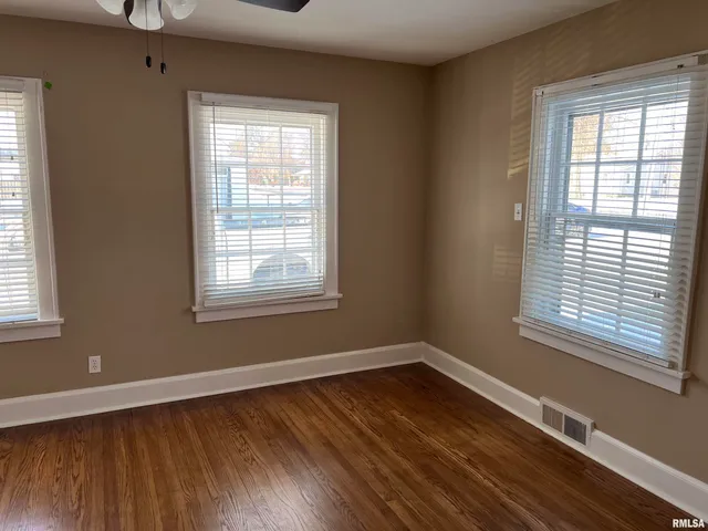 $169,900 | 215 East Vandalia Road, South Jacksonville, IL 62650