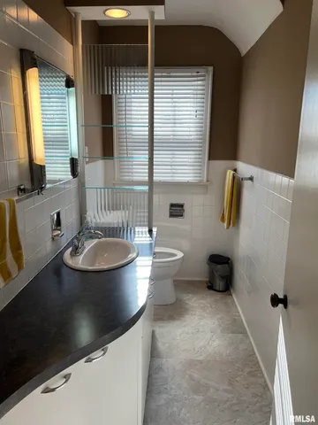 $169,900 | 215 East Vandalia Road, South Jacksonville, IL 62650