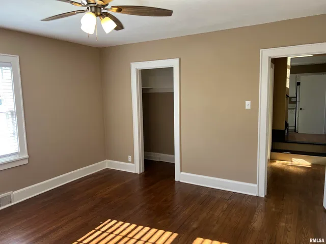 $169,900 | 215 East Vandalia Road, South Jacksonville, IL 62650