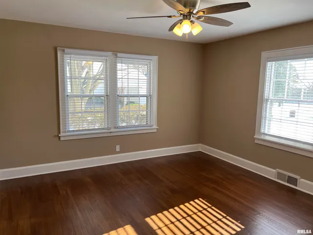 $169,900 | 215 East Vandalia Road, South Jacksonville, IL 62650