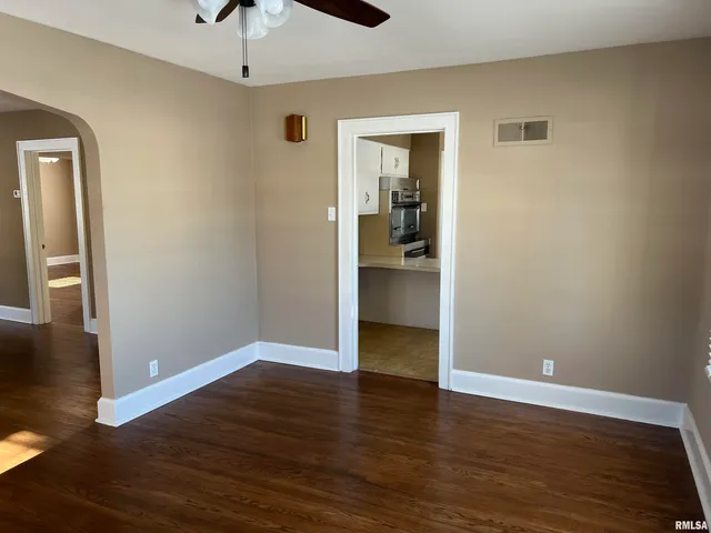 $169,900 | 215 East Vandalia Road, South Jacksonville, IL 62650